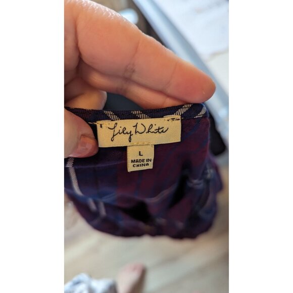 Lily White Plaid Button-Down Blouse With Front Twist Detail Large - Picture 3 of 4